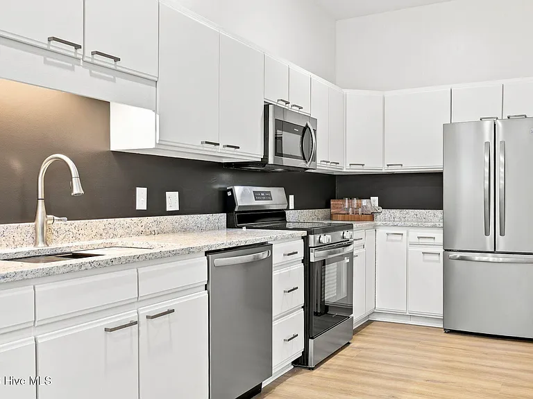 122 S Market St #1 — Photo 16