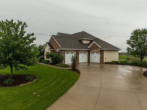 4th image of 9378 Royal Wood Dr