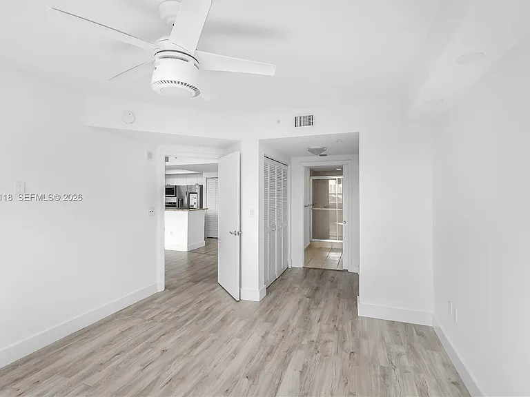19501 W Country Club Dr #515 — Photo 9