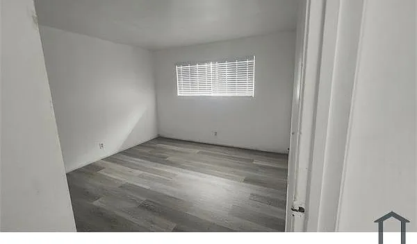 9220 Bancroft Ave — Photo 4