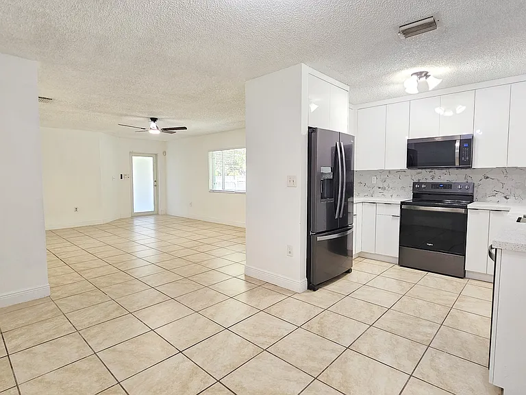 10611 SW 170th Ter — Photo 7