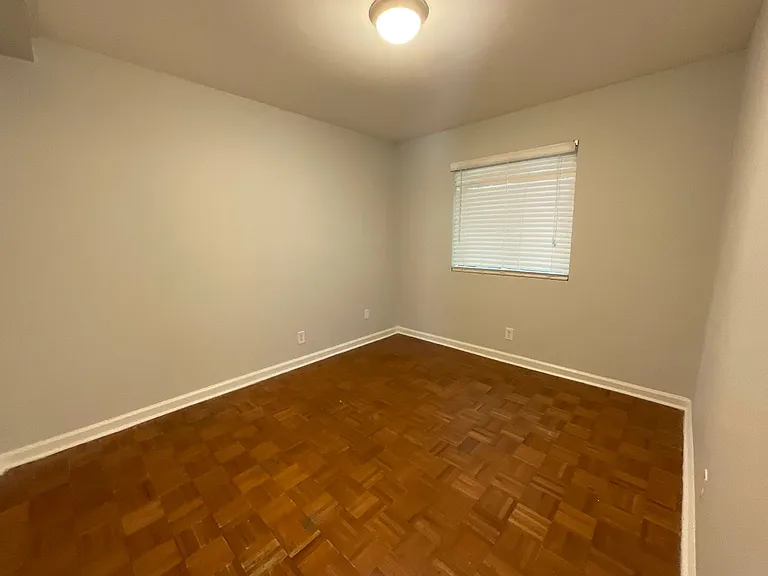 Willow Creek Apartments — Photo 16
