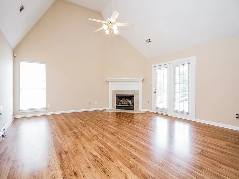 9441 Club Walk Ct — Photo 2