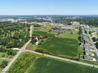 2850 Oakridge Rd, Neenah, WI 54956