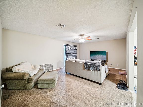 5th image of 103 N Wortman Pl