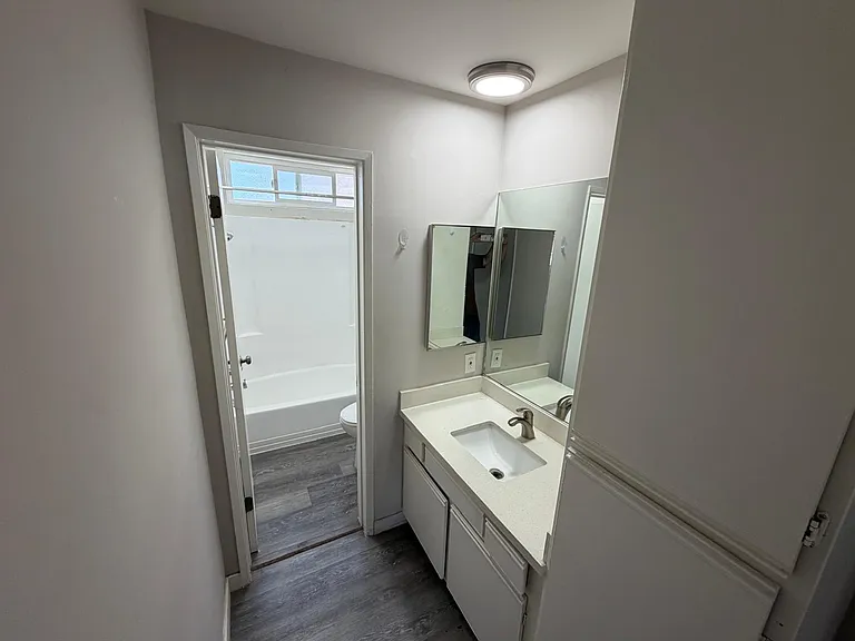 5354 Yarmouth Ave — Photo 5