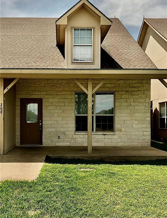1st image of 200-A/B Sandstone Dr