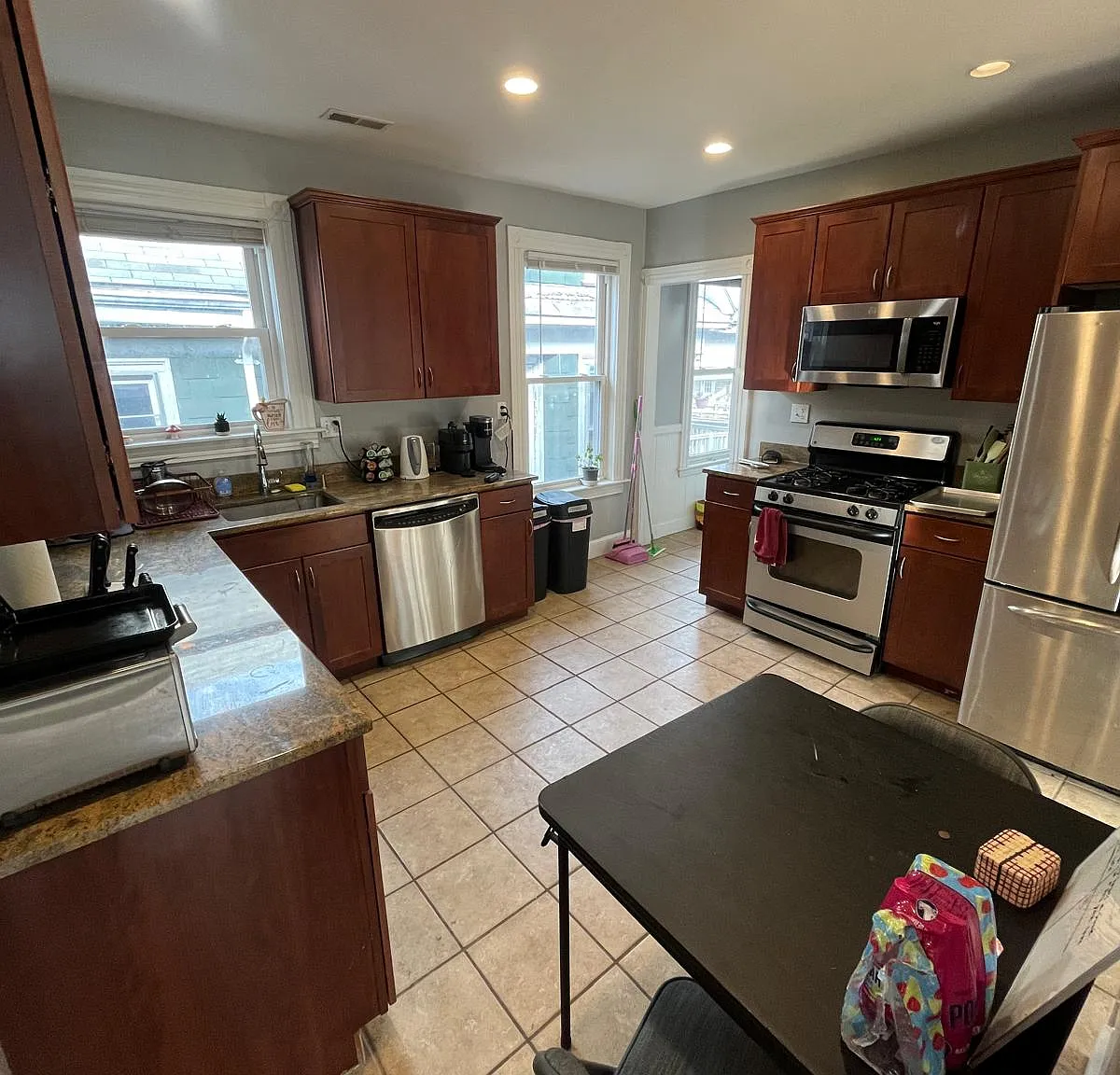 4 bed, 2.0 bath, $6,000 — Photo 1