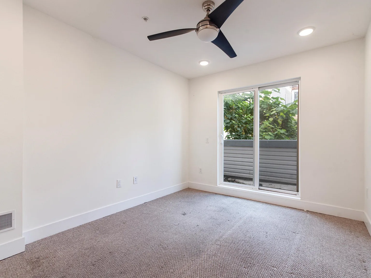 1725 Arlington St — Photo 3