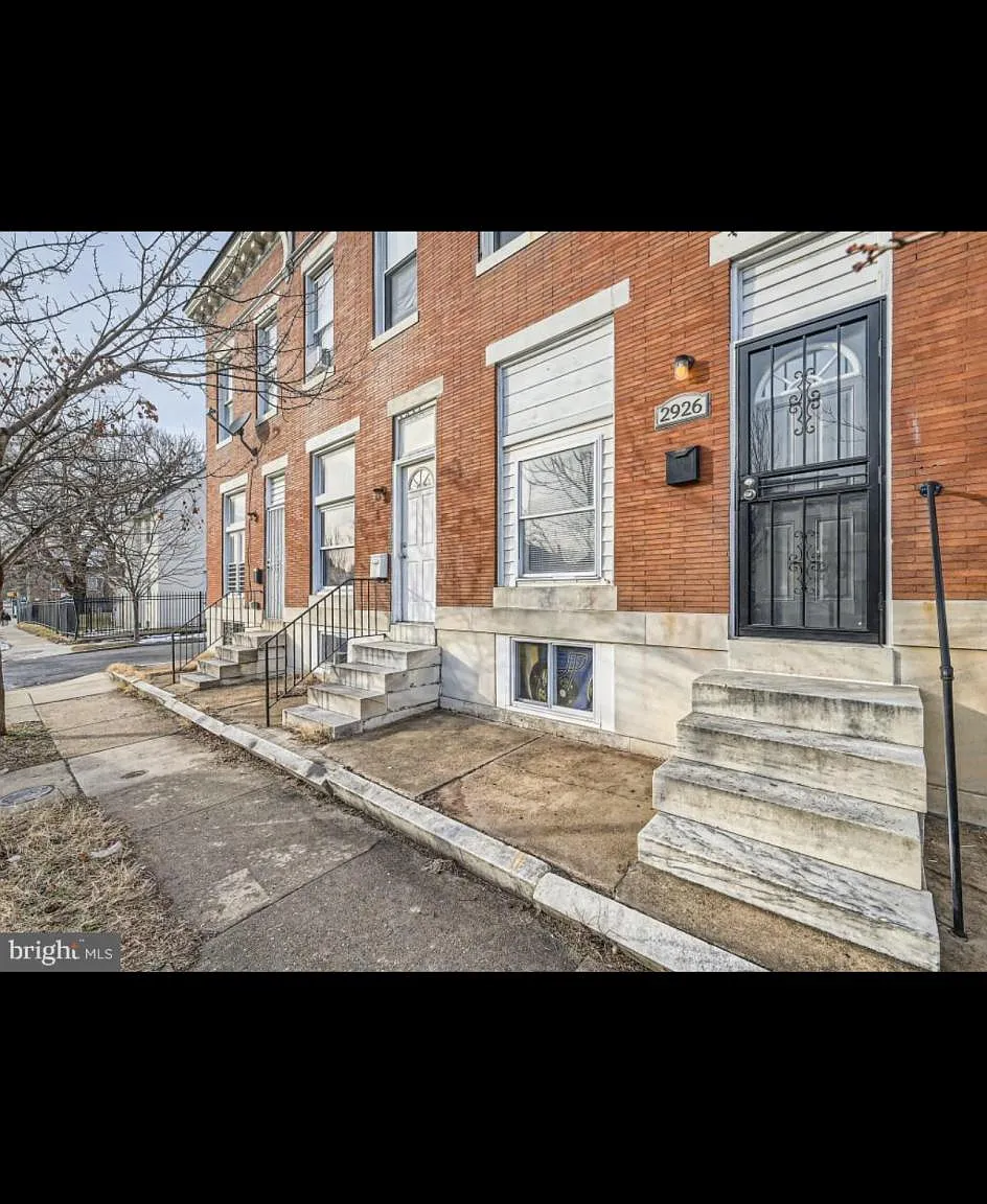 2926 E Fayette St — Photo 2
