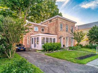 18 1st St, Saugerties, NY 12477