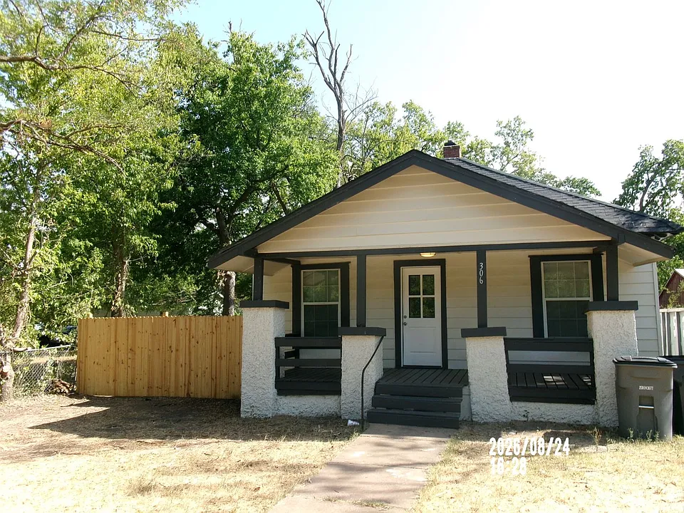 306 NW Bell Ave