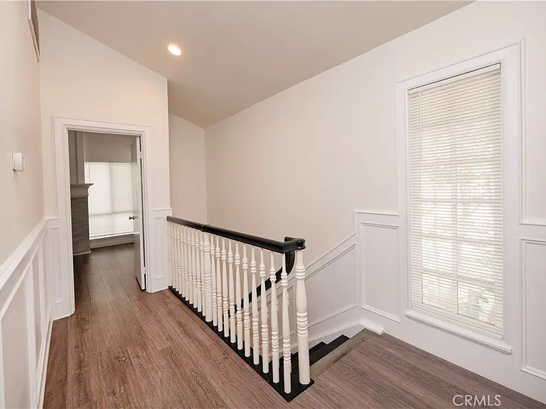 328 W 7th St — Photo 14