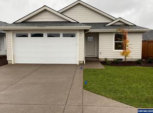 1823 SE Blueberry St, Dallas, OR 97338