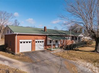 22 Madrid Ln, Hendersonville, NC 28792