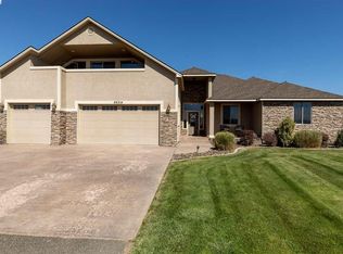 89314 Summit View Dr, Kennewick, WA 99338