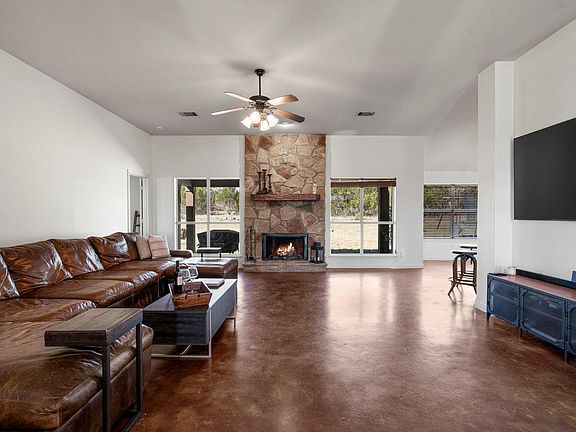 4th image of 463 Beauchamp Rd