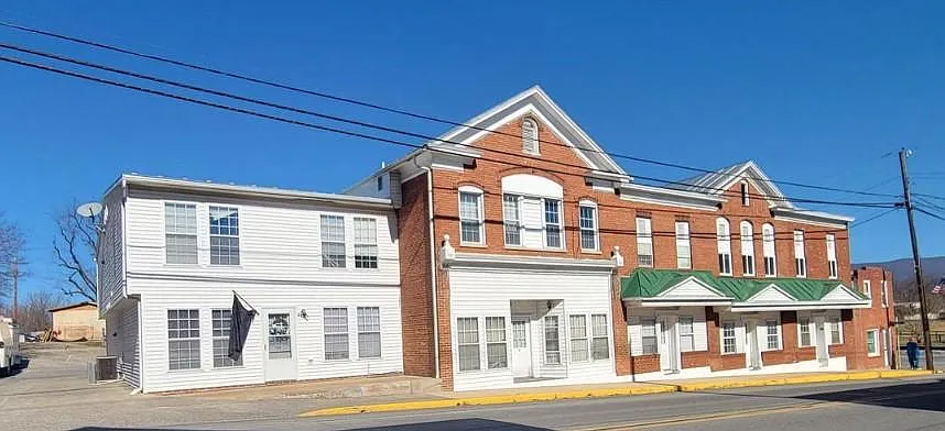 307 E Main St — Photo 1