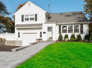 15 Marlboro Ave, Massapequa, NY 11758