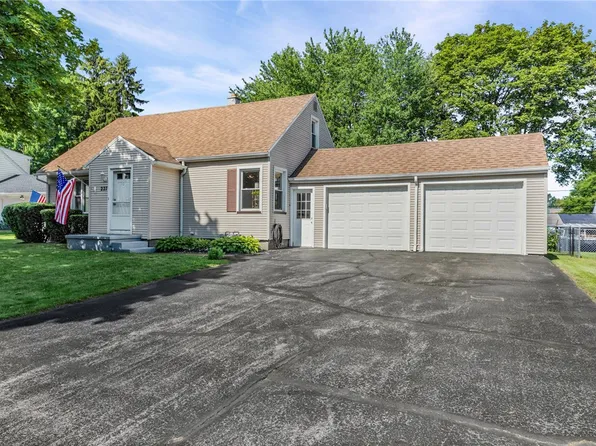 227 Harvest Dr, Rochester, NY 14626