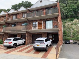 6707 242nd St, Little Neck, NY 11362