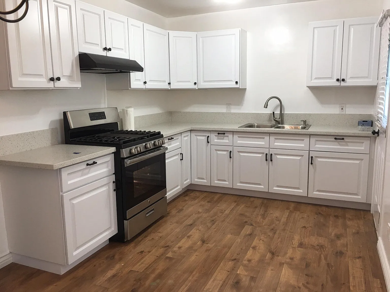 2 bed, 850 sqft, $2,600 — Photo 4