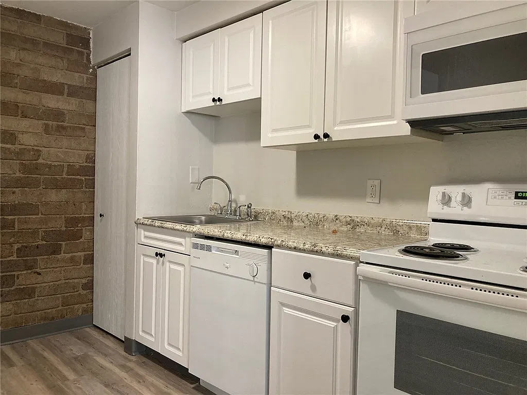 500 Milltown Rd — Photo 2