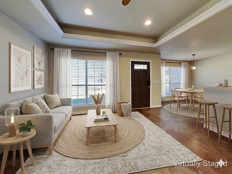112 Jolin Ln — Photo 2