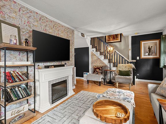 3rd image of 39 Macy St