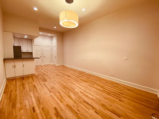 Rented by Metropolis Real Estate of Manhattan | media 4