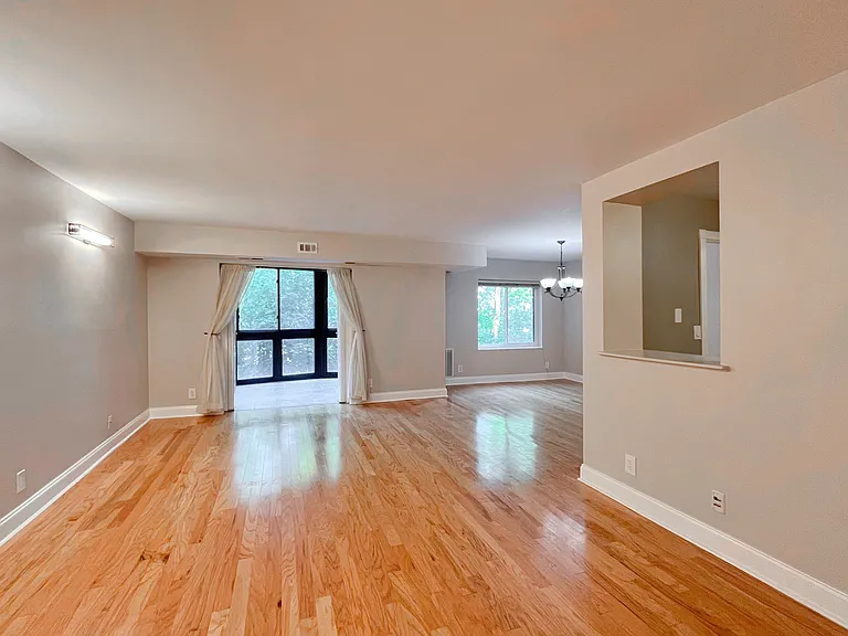 8370 Greensboro Dr #118 — Photo 5