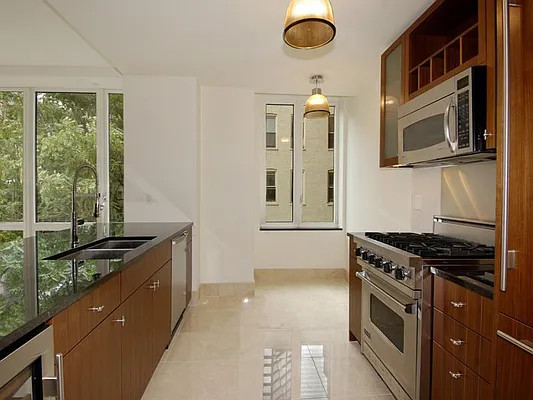 Sold by Sotheby's International Realty | media 3