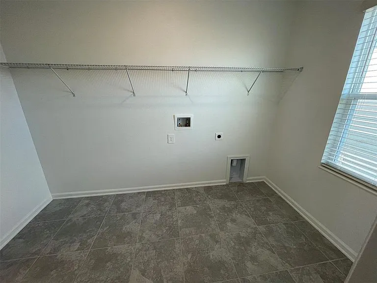 10163 Salt Point Dr — Photo 30