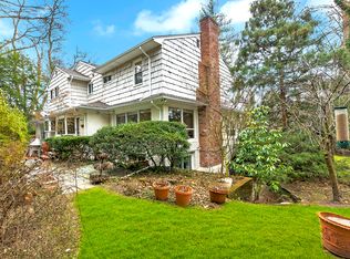 1 Prospect Pl, Great Neck, NY 11021