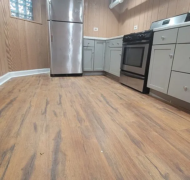8010 S Saint Lawrence Ave — Photo 1