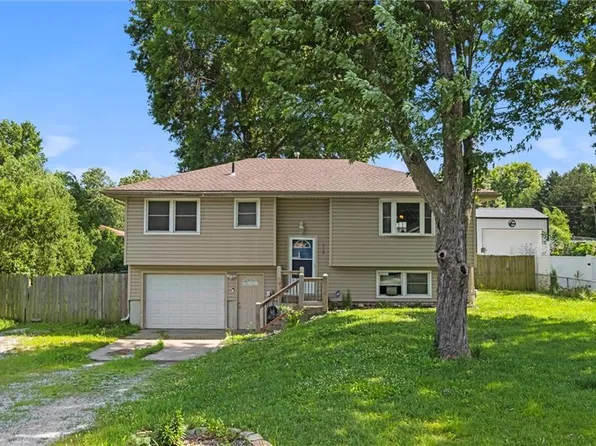112 E Mary St, Lansing, KS 66043