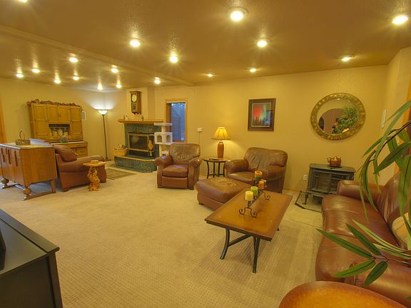 2nd image of 3691 Arapaho Dr