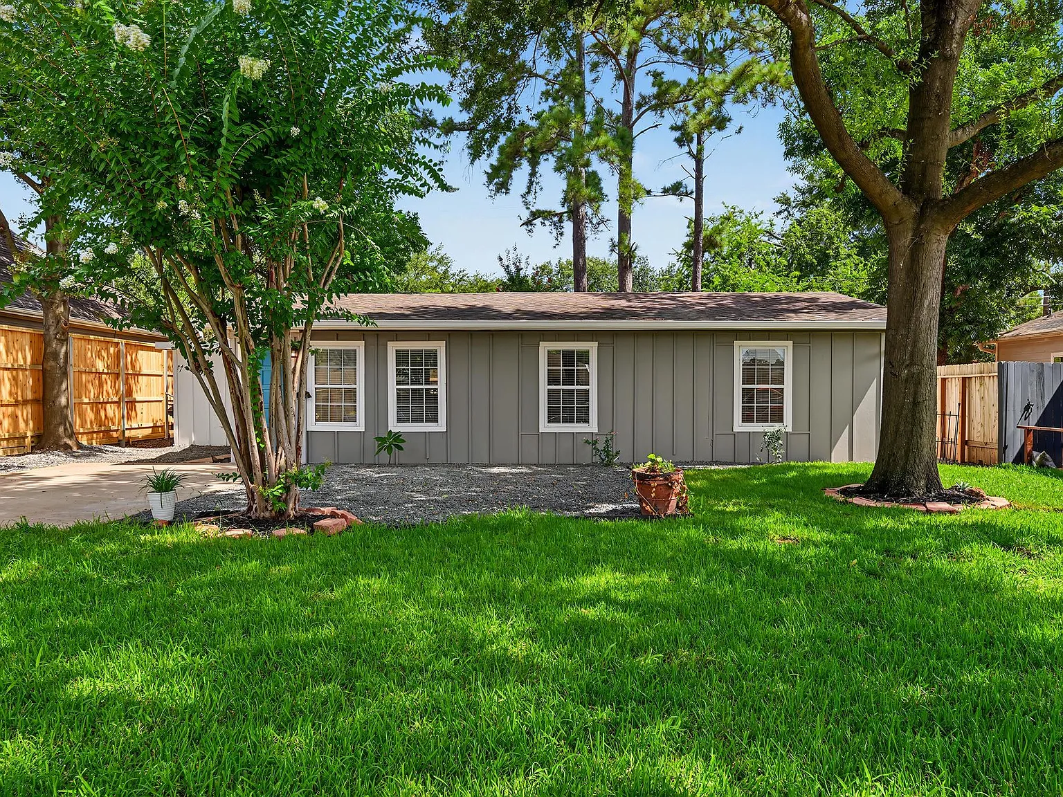 3 bed, 1.0 bath, 960 sqft, $1,950 — Photo 1