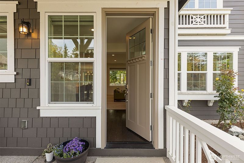 3rd image of 1069 SE 13th Place