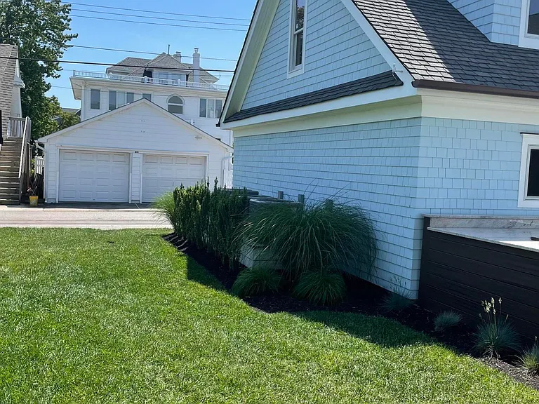117 Sylvania Ave — Photo 40