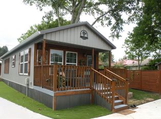 859 E Glenn St #B, Bellville, TX 77418