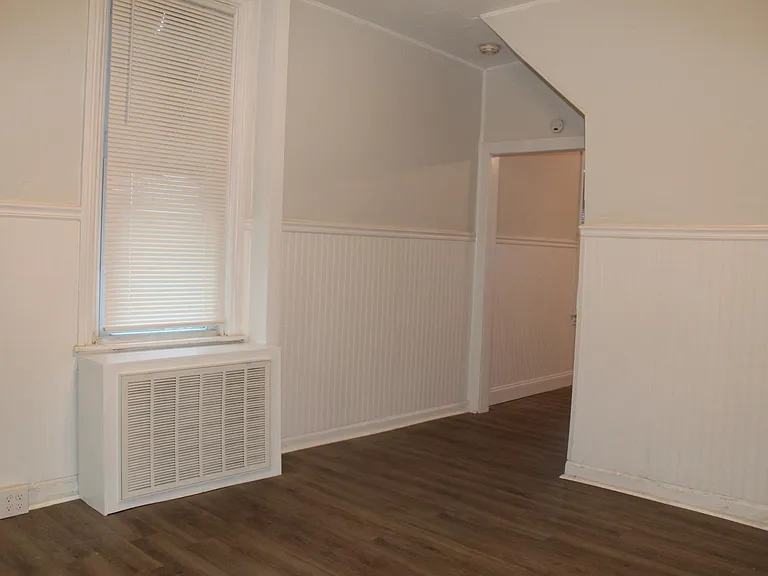 38 E High St — Photo 6