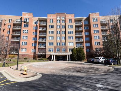 1 N Beacon Pl APT 301, La Grange, IL, 60525
