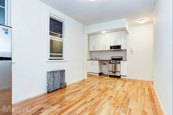 Rented by Mdrn Residential | media 33