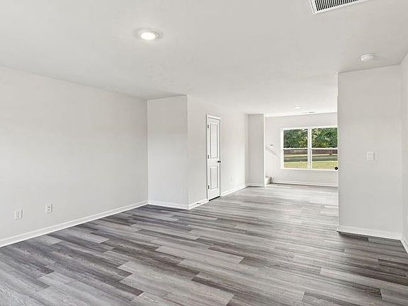 5th image of 1216 Golf Dr
