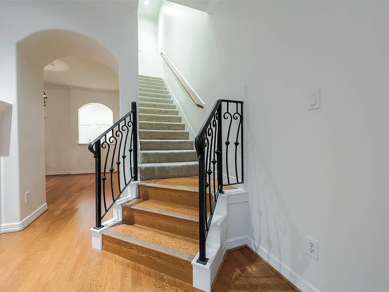 13647 Brookbluff Ln — Photo 6