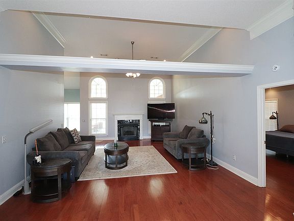 5th image of 124 Springcrest Way