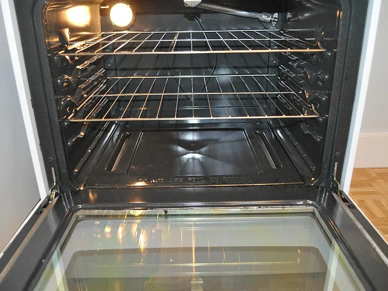 super clean gas stove + oven