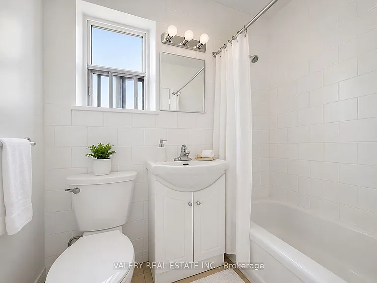 1725 Lawrence Ave E #301 — Photo 8