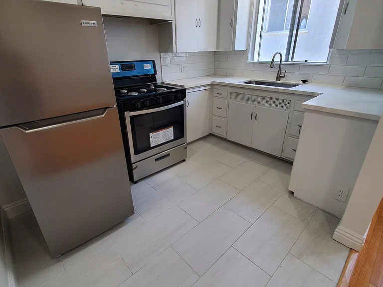 1020 E Carson St #6 — Photo 3
